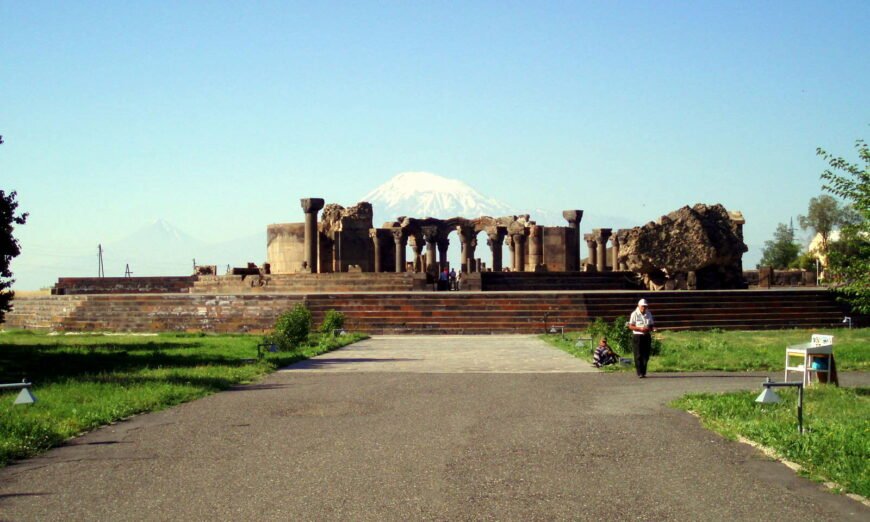 Uncover the vibrant cultural heritage of Armenia. Learn how its rich history and traditions contribute to a unique gift for the world.